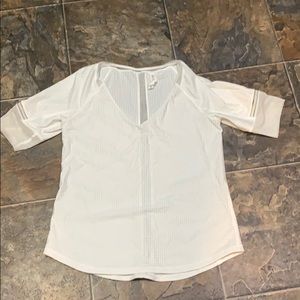White lulu jersey tshirt 🤍 EUC